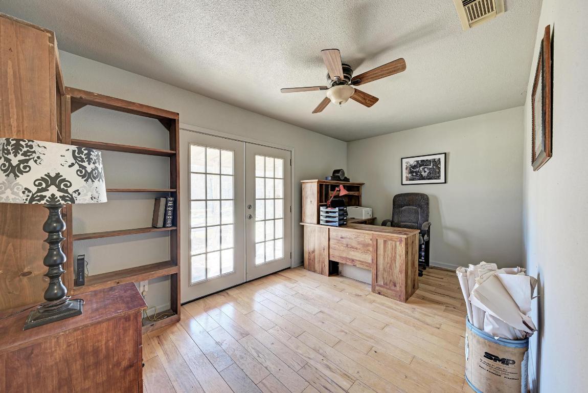 321 Navajo Trail Georgetown, TX 78633 - Photo 20 of 40 a view of a livingroom with furniture and a ceiling fan