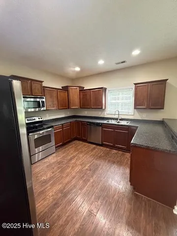 $2,300 | 419 Lafitte Way, New Bern, NC 28560