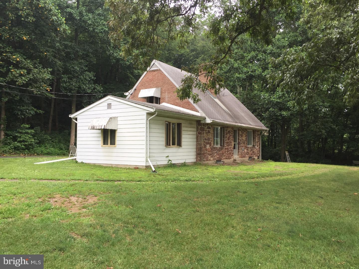 166 Bran Road Reading, PA 19608 - Photo 3 of 16