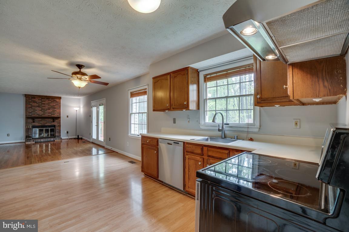 9328 Kings Grant Road Laurel, MD 20723 - Photo 5 of 47 Gallery Image 5