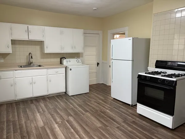 $2,500 | 42 Pearl Street, Unit 3, Everett, MA 02149