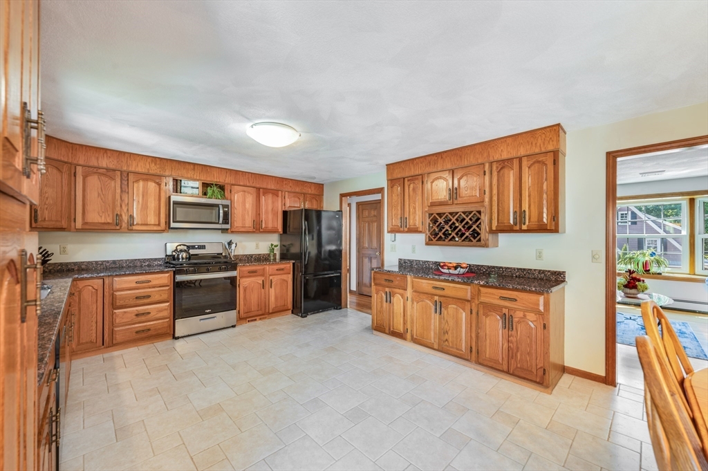 15 Parkview Road Reading, MA 01867 - Photo 5 of 42 Gallery Image 5