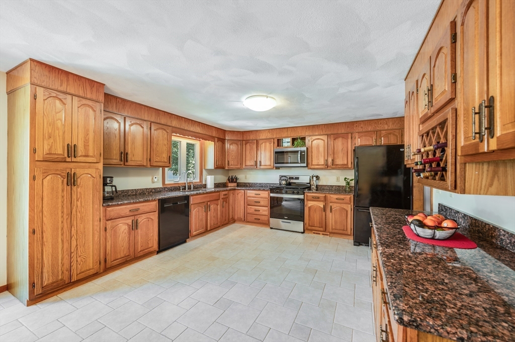 15 Parkview Road Reading, MA 01867 - Photo 7 of 42 Gallery Image 7