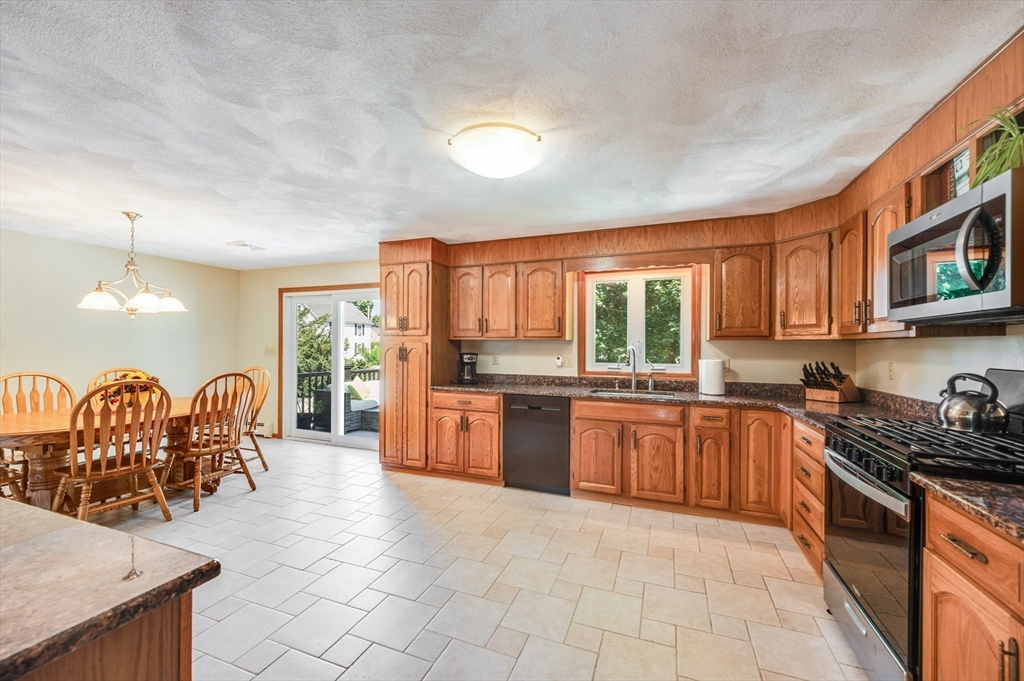 15 Parkview Road Reading, MA 01867 - Photo 8 of 42 Gallery Image 8
