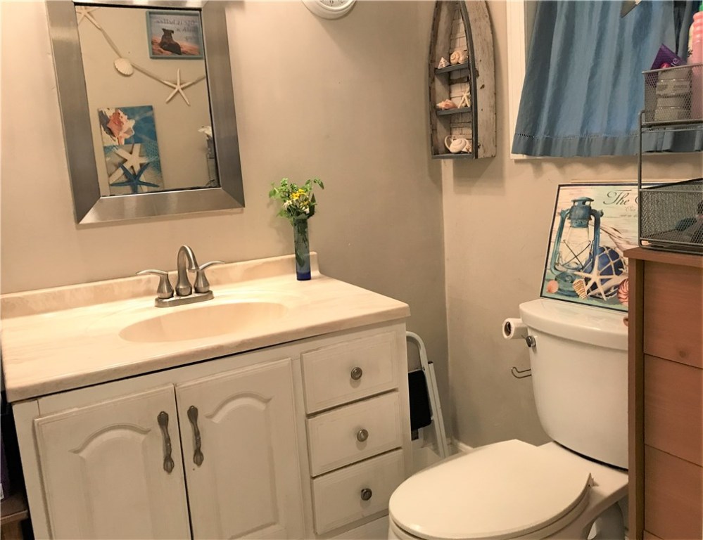 109 Conanicus Road Narragansett, RI 02882 - Photo 11 of 20