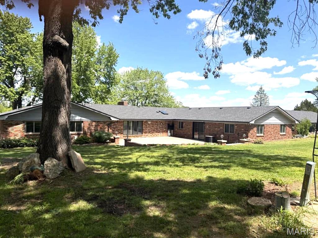 26541 Lake Shore Road Lebanon, MO 65536 - Photo 15 of 56