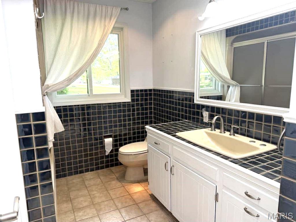 26541 Lake Shore Road Lebanon, MO 65536 - Photo 32 of 56