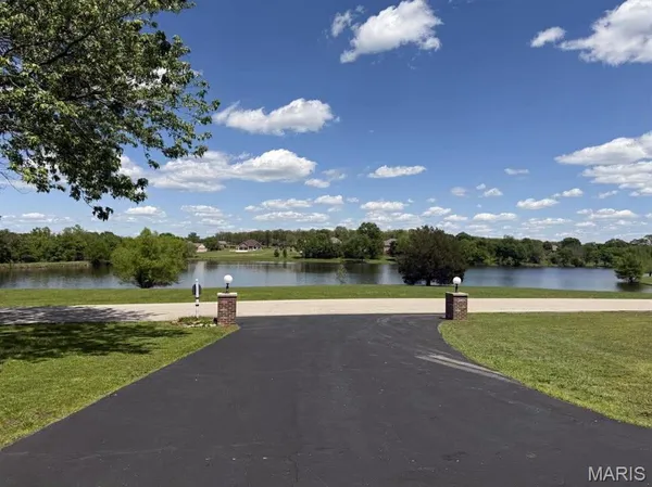 $495,000 | 26541 Lake Shore Road, Lebanon, MO 65536