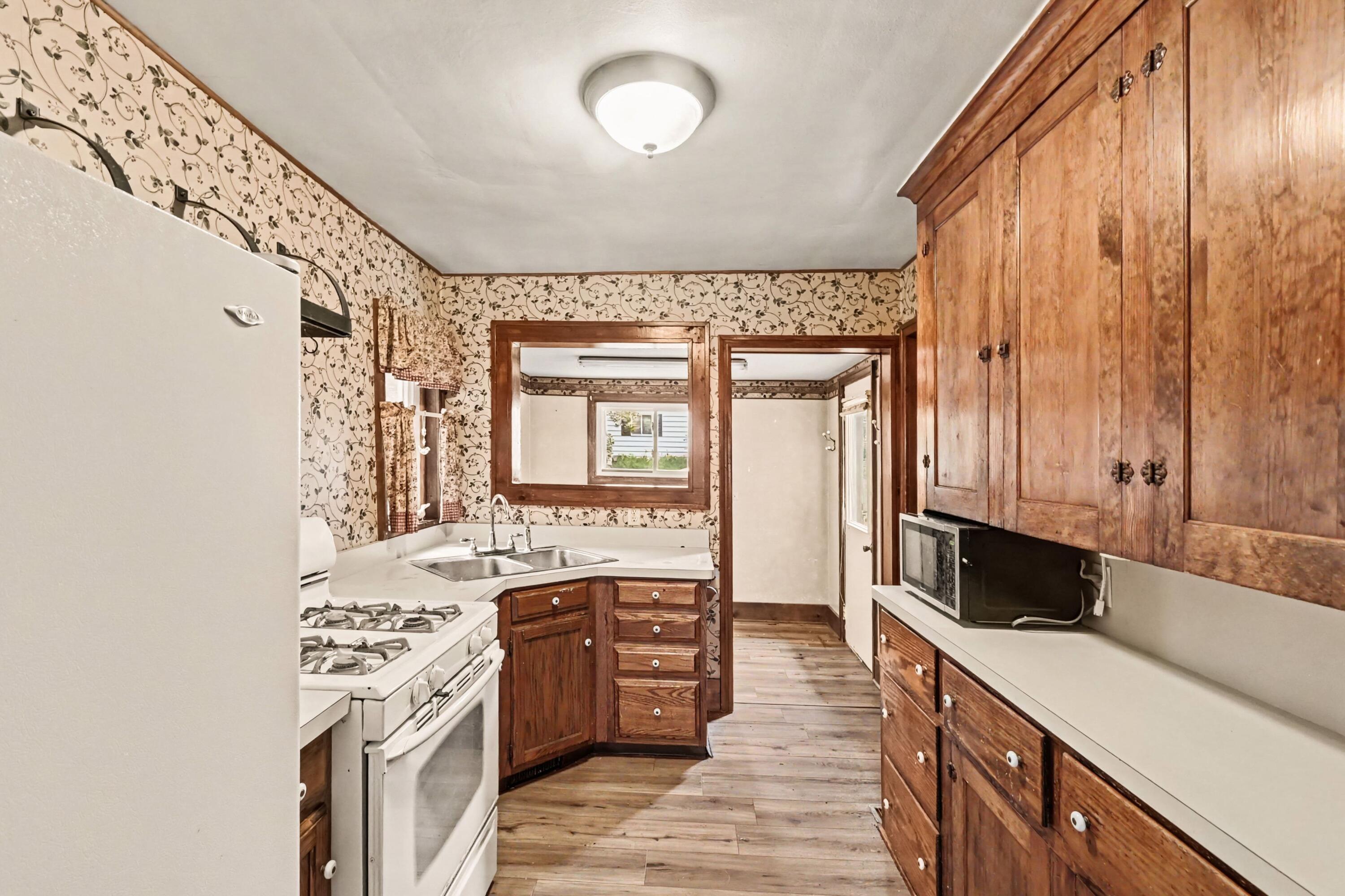 310 Fleming Street Howell, MI 48843 - Photo 7 of 24 012_file_7745