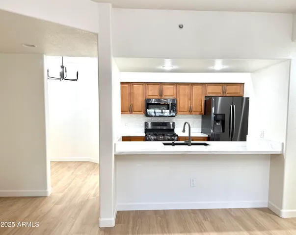 $424,900 | 7401 West Arrowhead Clubhouse Drive, Unit 1015, Glendale, AZ 85308