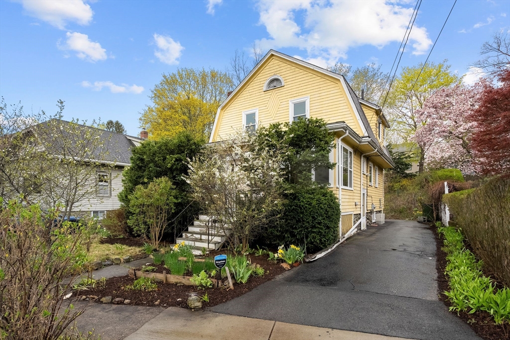 42 Brookfield Road Waltham, MA 02452 - Photo 1 of 38 Gallery Image 1