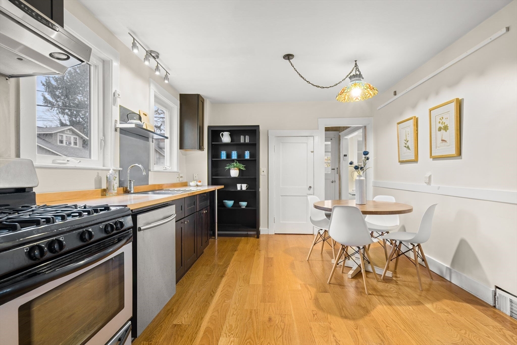42 Brookfield Road Waltham, MA 02452 - Photo 18 of 38 Gallery Image 18