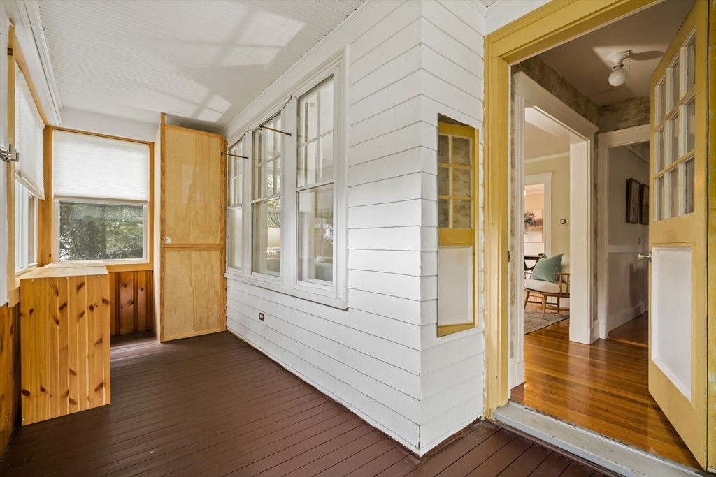 42 Brookfield Road Waltham, MA 02452 - Photo 3 of 38 Gallery Image 3