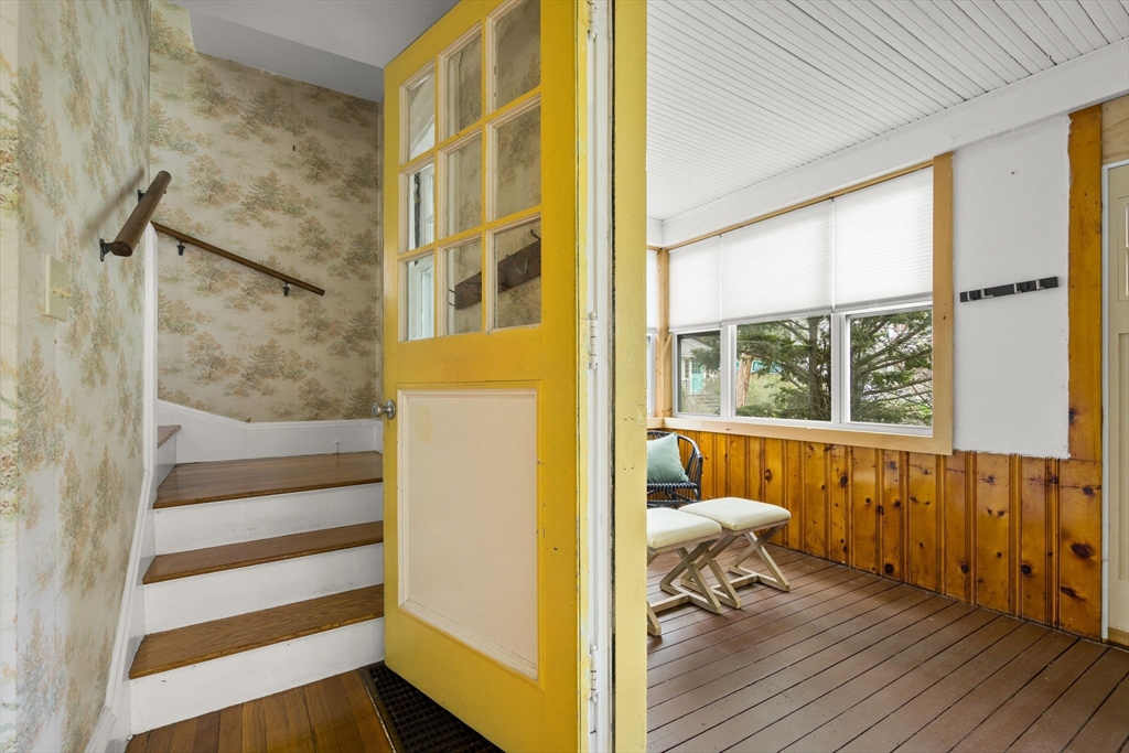 42 Brookfield Road Waltham, MA 02452 - Photo 4 of 38 Gallery Image 4