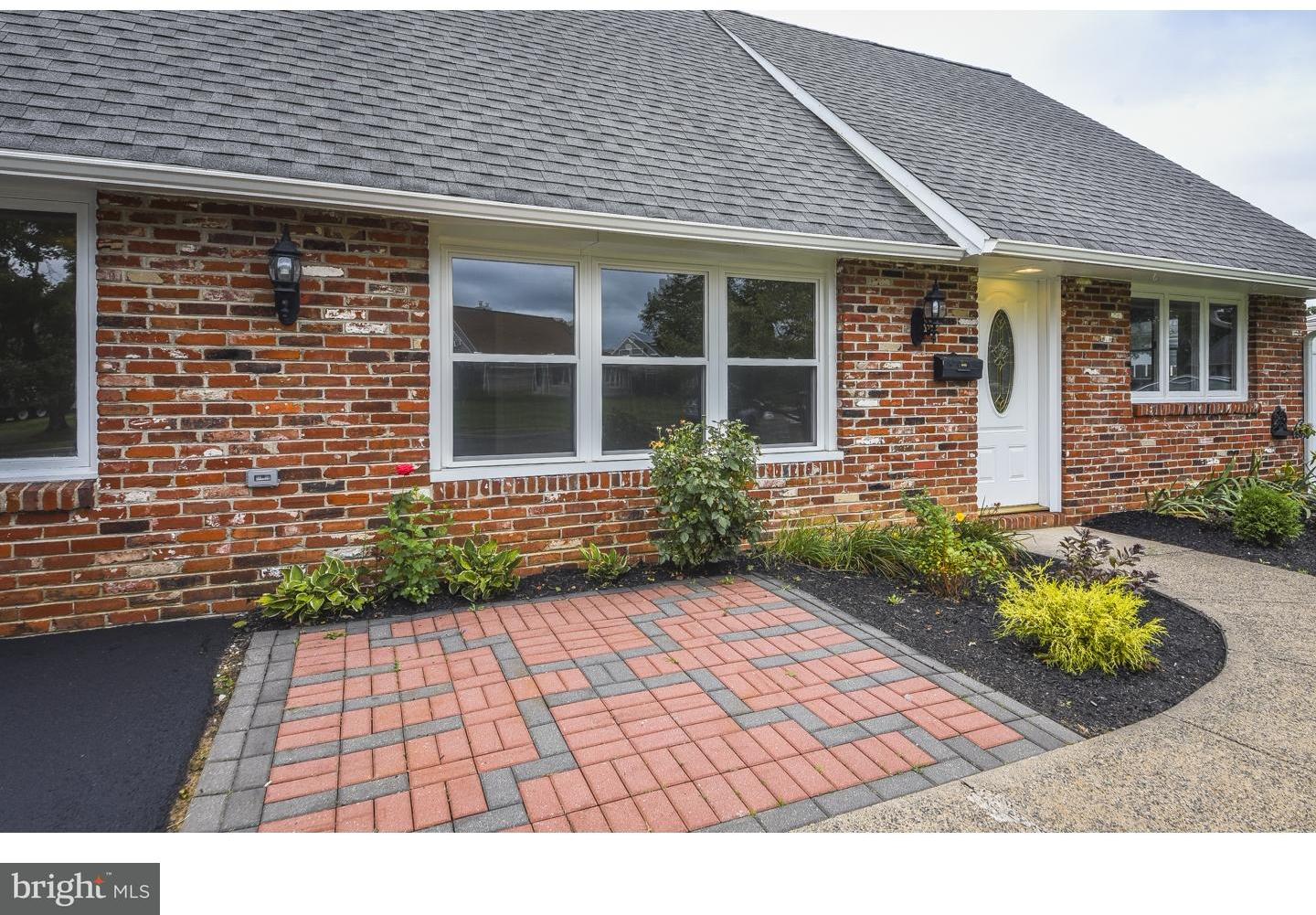 86 Quaker Hill Road Levittown, PA 19057 - Photo 4 of 25 Gallery Image 4