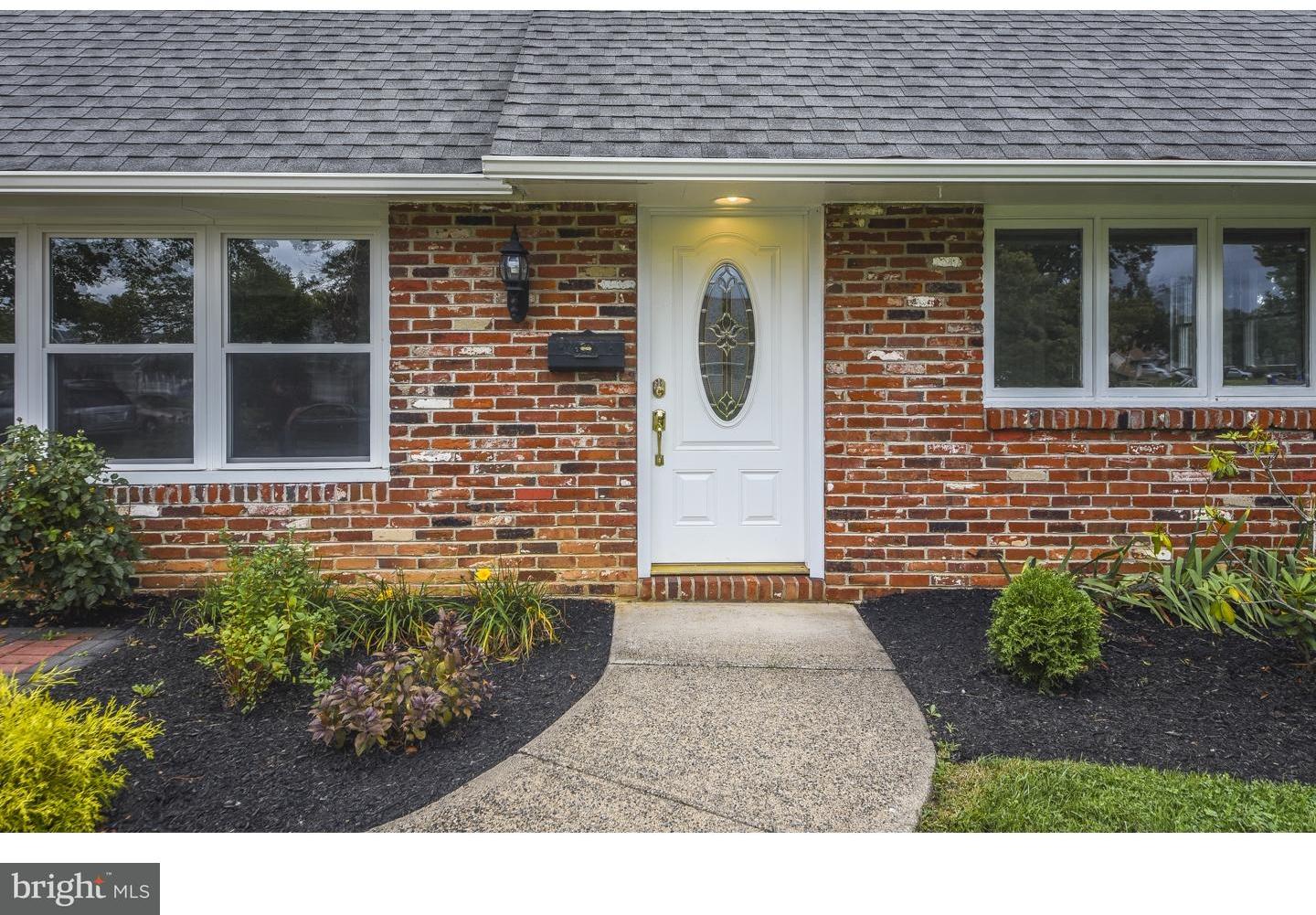 86 Quaker Hill Road Levittown, PA 19057 - Photo 5 of 25 Gallery Image 5