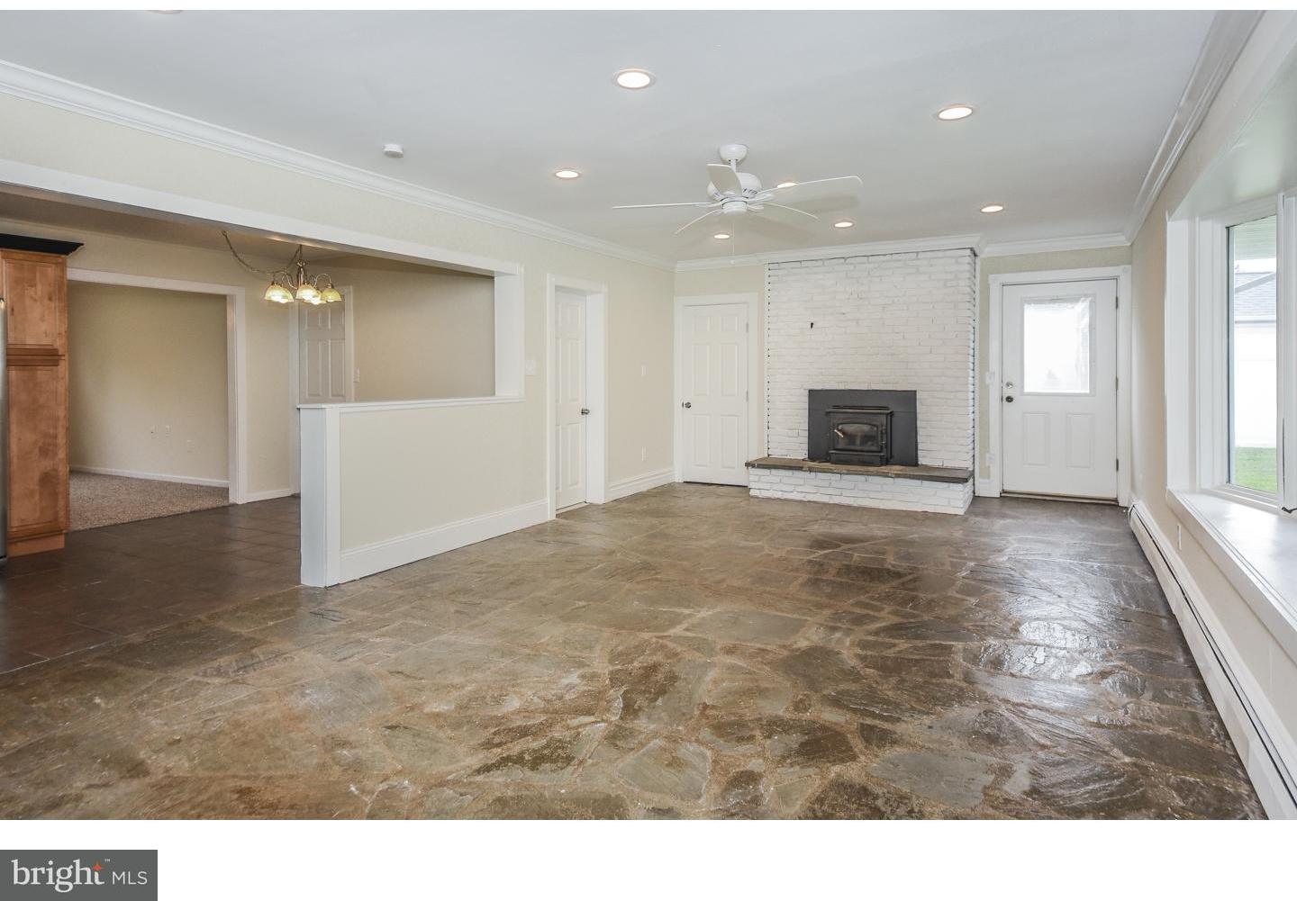 86 Quaker Hill Road Levittown, PA 19057 - Photo 9 of 25 Gallery Image 9