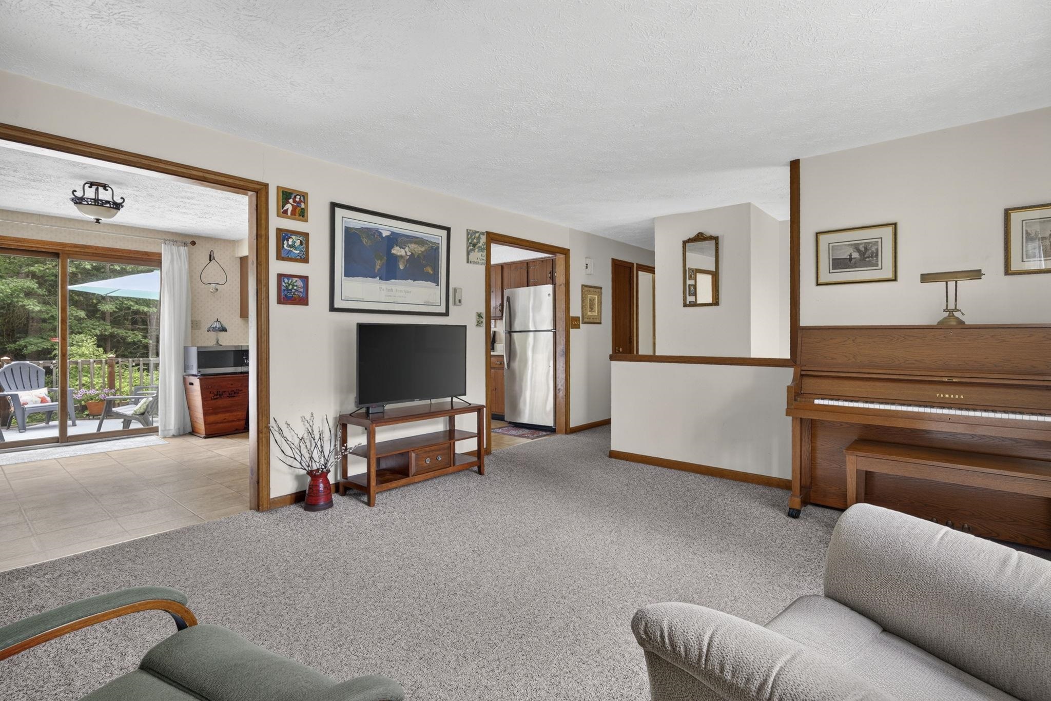 8 Rocky Hill Road Litchfield, NH 03052 - Photo 11 of 48