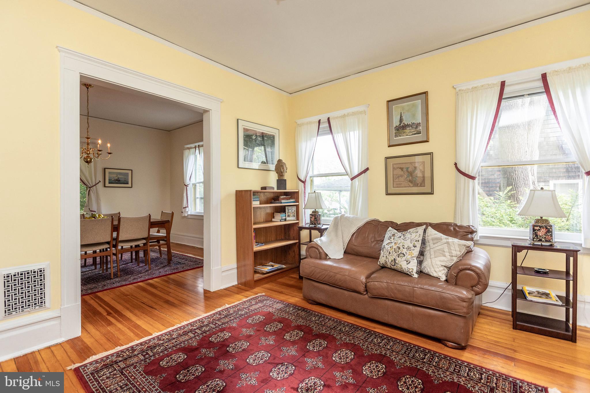 206 Oakdale Road Baltimore, MD 21210 - Photo 5 of 32 Living room