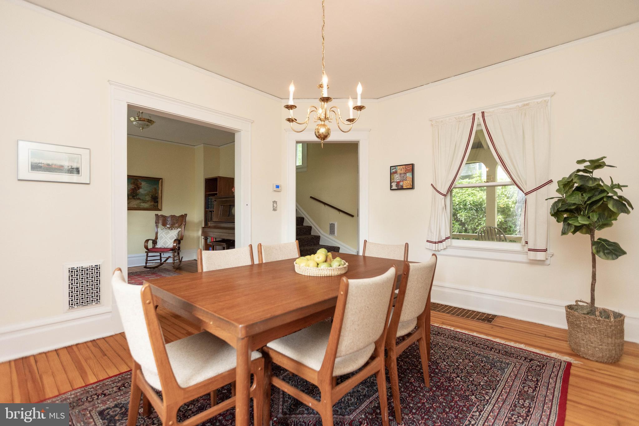 206 Oakdale Road Baltimore, MD 21210 - Photo 7 of 32 Dining room
