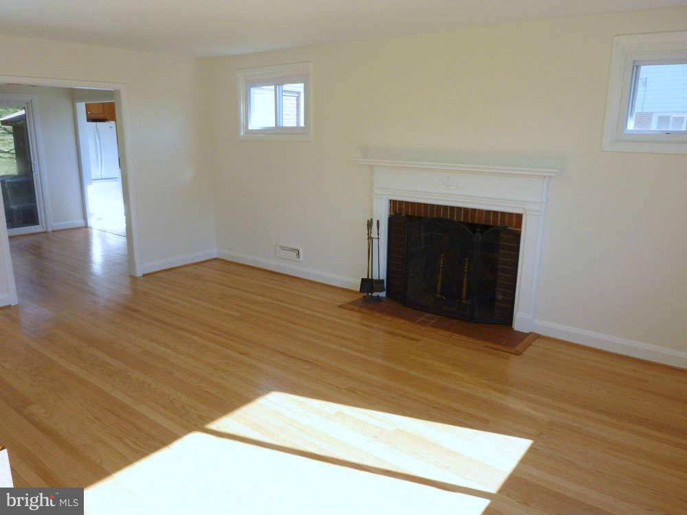 6804 Collinsdale Road Baltimore, MD 21286 - Photo 3 of 26 Living Room