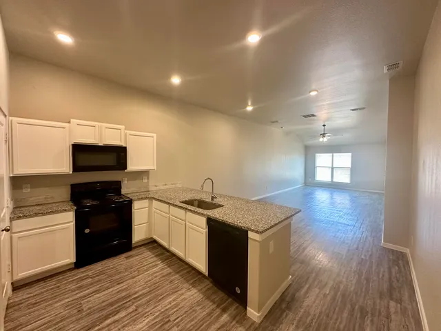 $1,125 | 2110 North Avenue J, Unit B, Lubbock, TX 79403