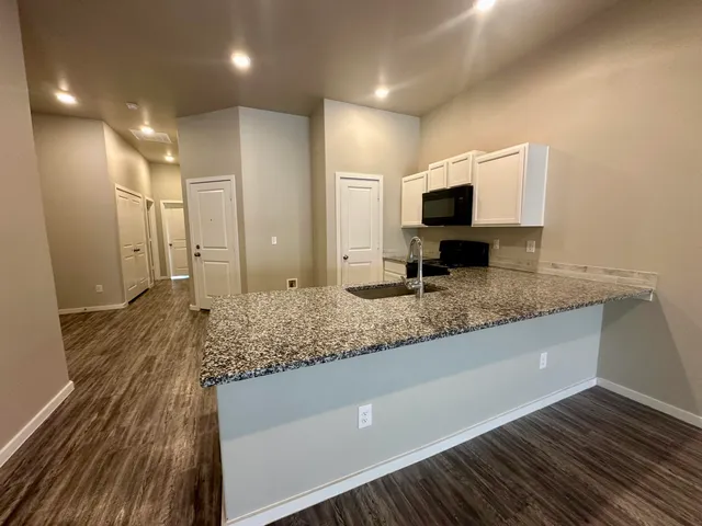 $1,125 | 2110 North Avenue J, Unit B, Lubbock, TX 79403