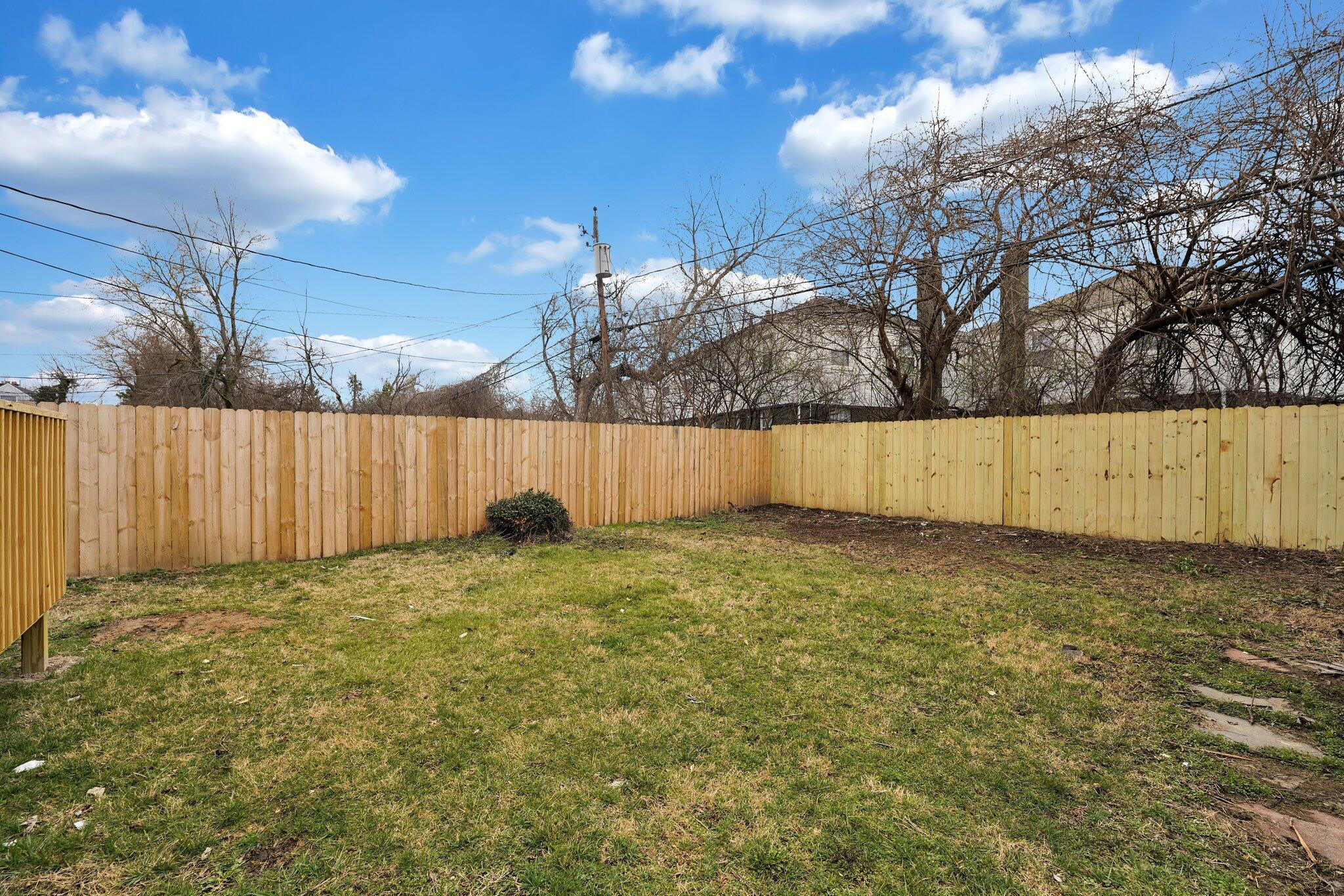 474 South James Road Columbus, OH 43213 - Photo 22 of 26 Backyard