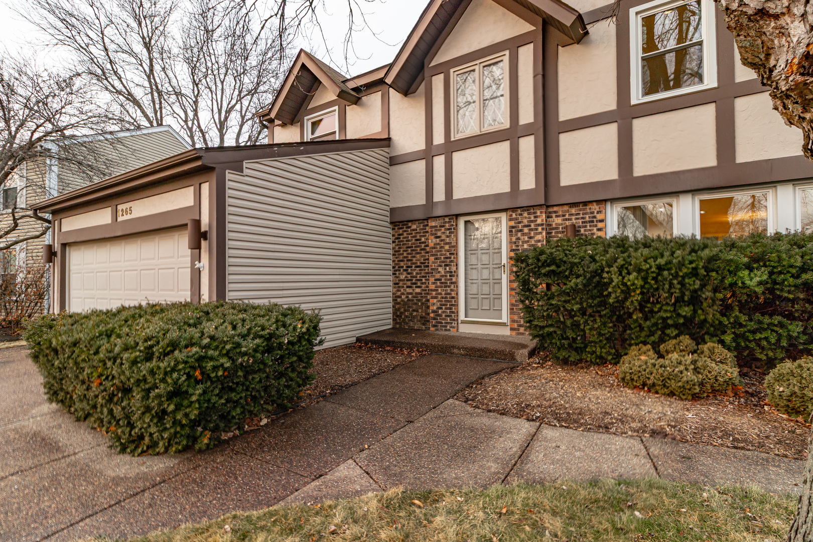 1265 Devonshire Road Buffalo Grove, IL 60089 - Photo 3 of 48