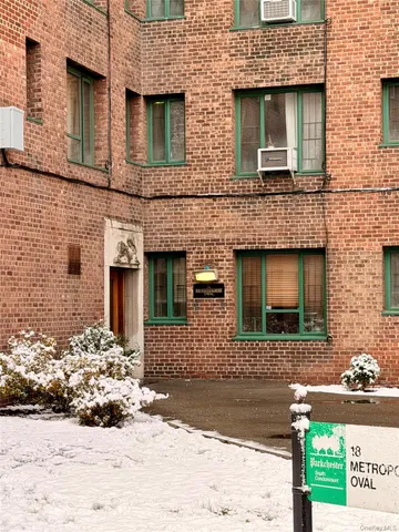 $349,999 | 18 Metropolitan Ovl, Unit 3C | Parkchester