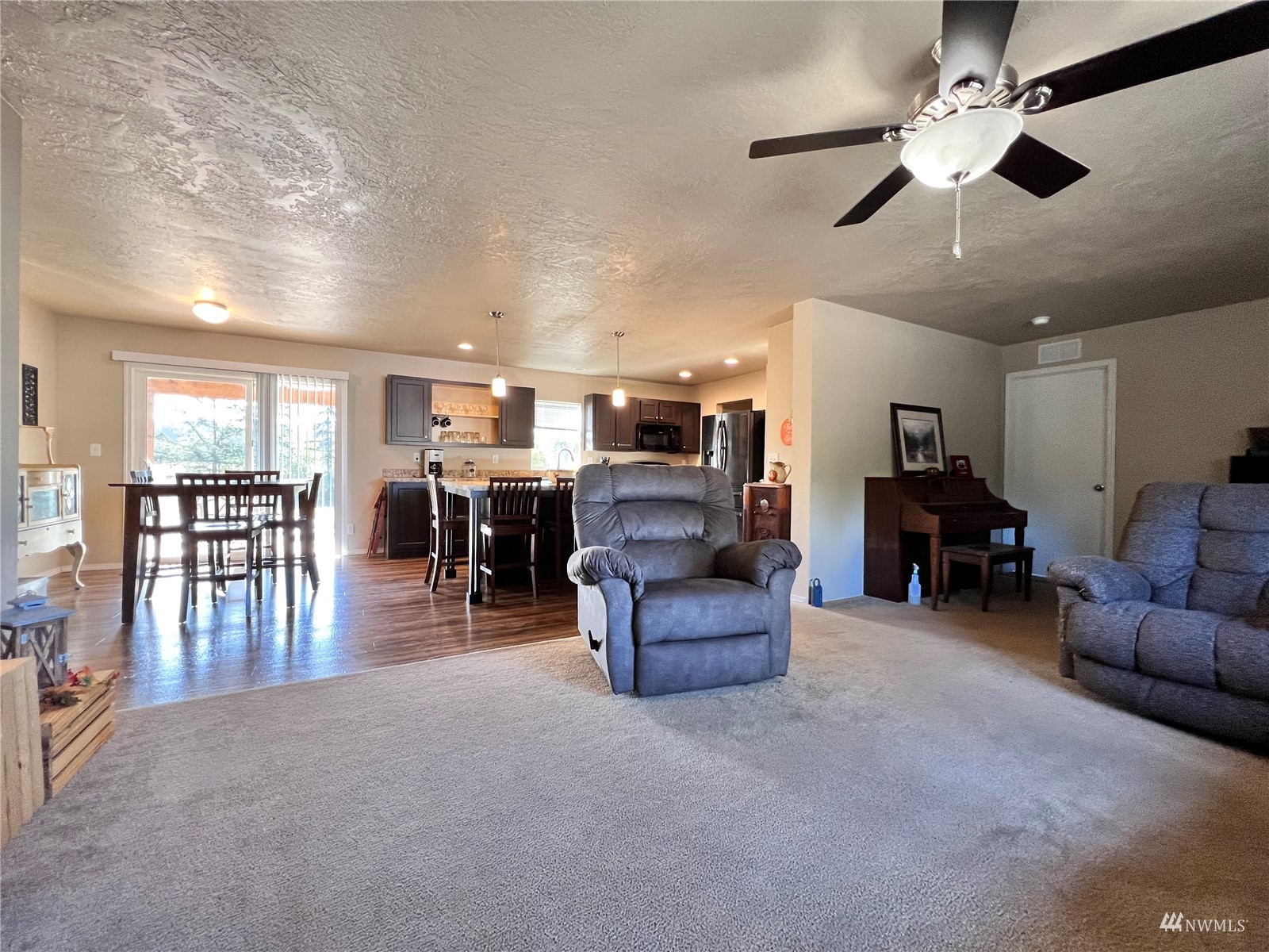 234 Boone Road Toledo, WA 98591 - Photo 5 of 33 a living room with furniture and kitchen view