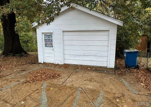 $1,300 | 8576 Kathlyn Drive, St. Louis, MO 63134