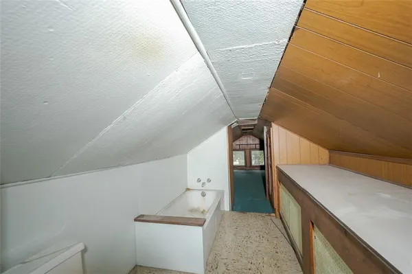 a view of entryway and kitchen