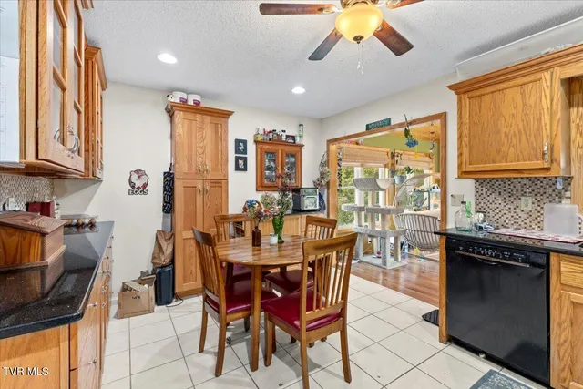 $325,000 | 141 Valley Crest Drive, Mount Carmel, TN 37645