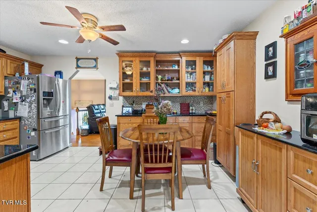 $325,000 | 141 Valley Crest Drive, Mount Carmel, TN 37645