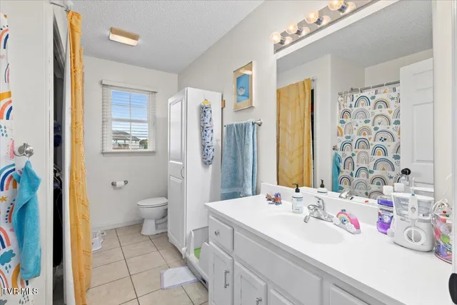 $325,000 | 141 Valley Crest Drive, Mount Carmel, TN 37645