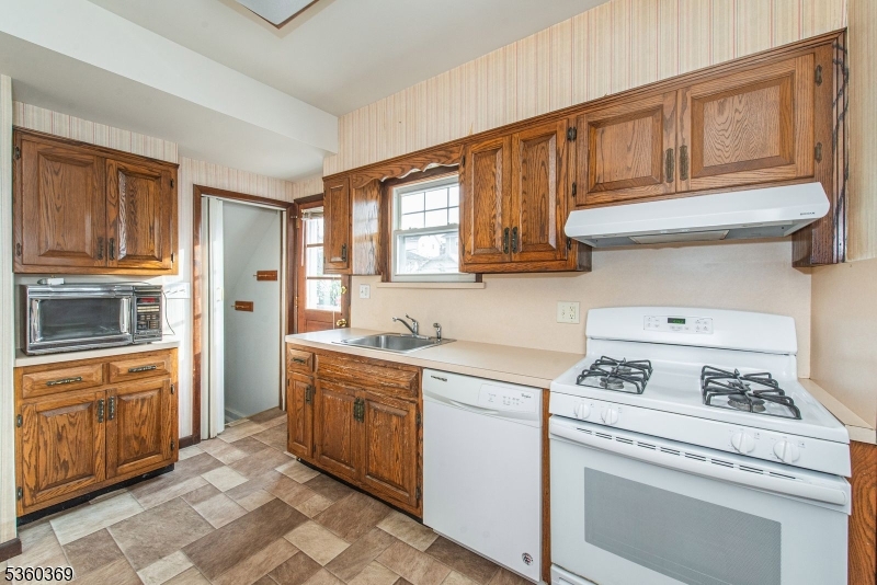 151 Jackson Avenue Rutherford, NJ 07070 - Photo 16 of 22