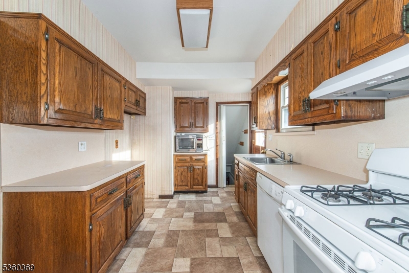 151 Jackson Avenue Rutherford, NJ 07070 - Photo 17 of 22