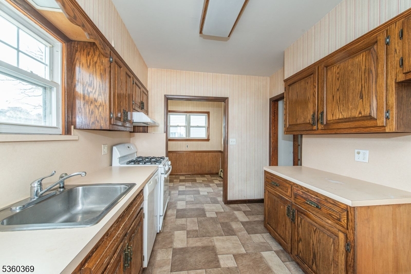 151 Jackson Avenue Rutherford, NJ 07070 - Photo 18 of 22