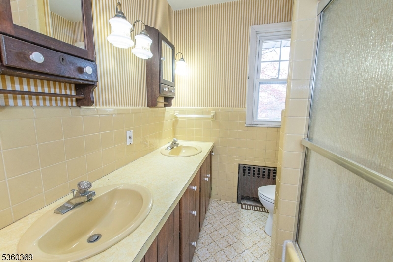 151 Jackson Avenue Rutherford, NJ 07070 - Photo 7 of 22