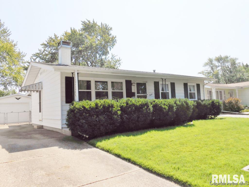 1828 Albert Street Springfield, IL 62702 - Photo 1 of 36