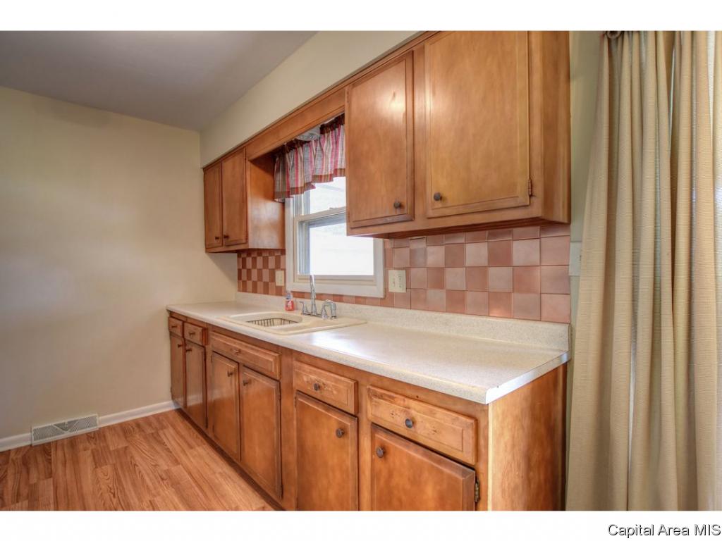 1828 Albert Street Springfield, IL 62702 - Photo 7 of 36