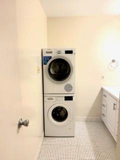 307 South Dithridge Street, Unit 11 Pittsburgh, PA 15213 - Photo 23 of 25 a utility room with dryer and washer