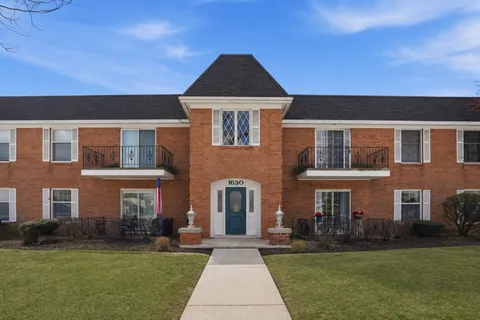$189,900 | 1630 Camellia Drive, Unit B1, Munster, IN 46321
