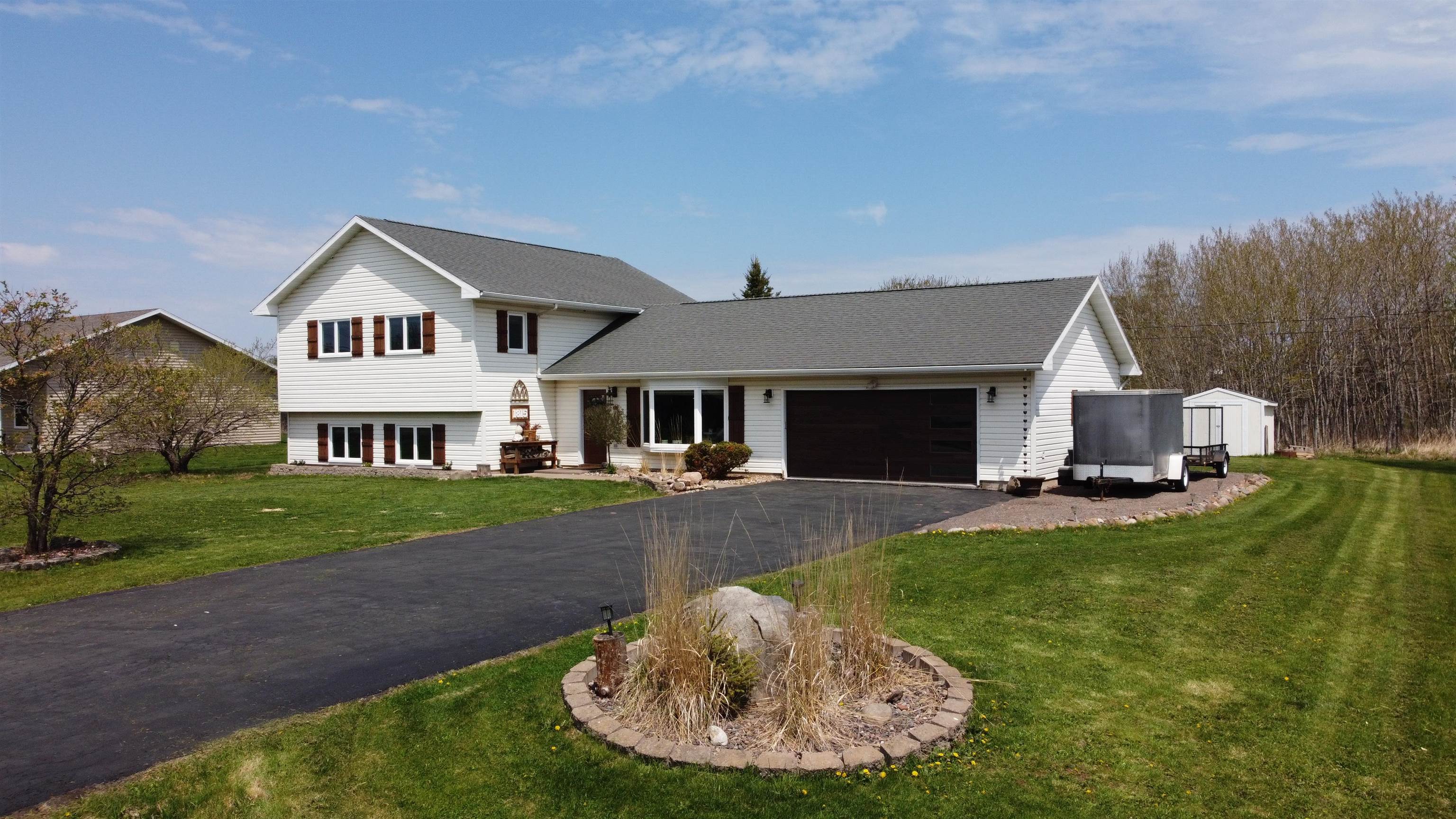 1815 East 11th Street Superior, WI 54880 - Photo 1 of 25