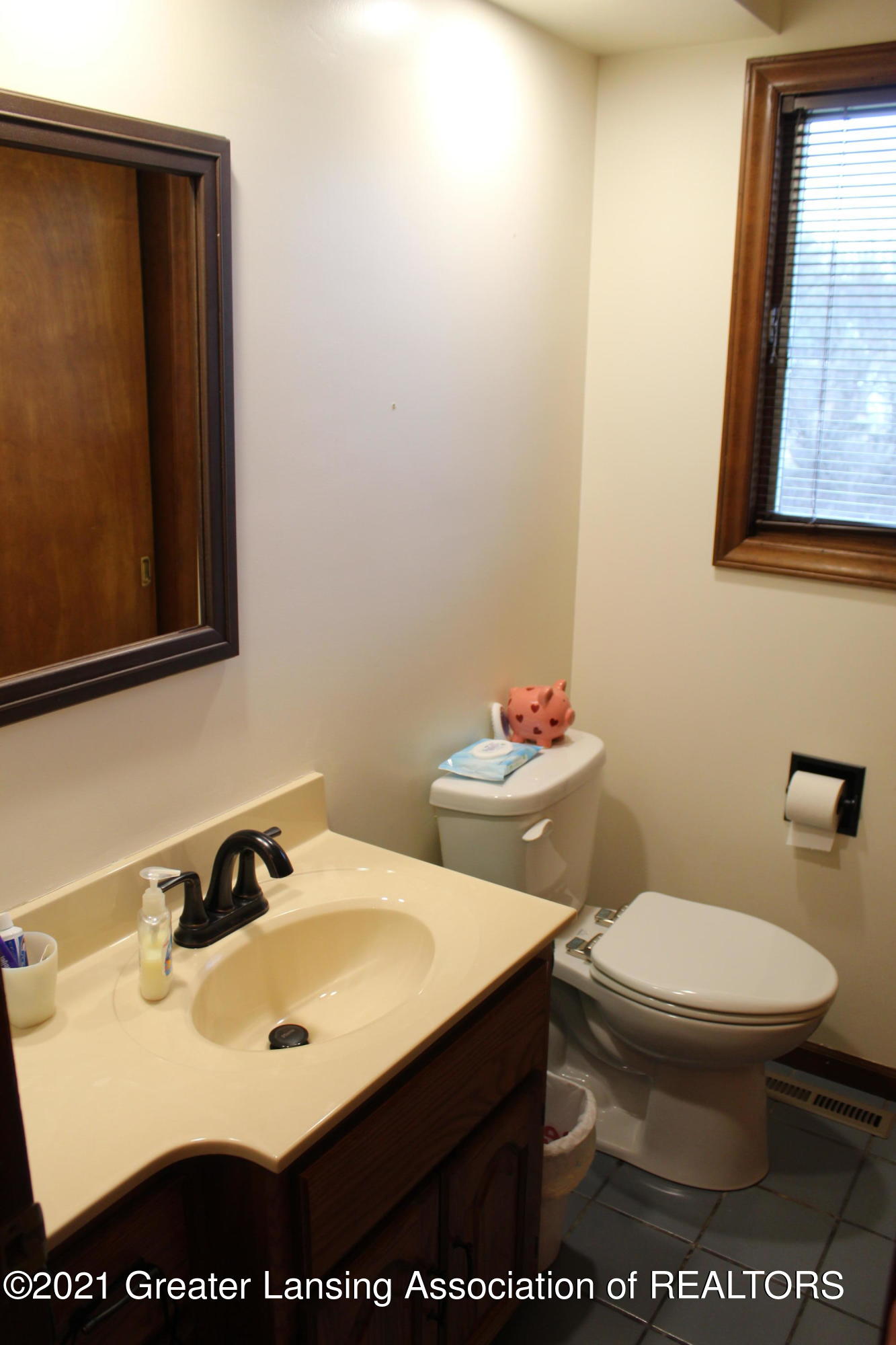 1086 North Wheaton Road Charlotte, MI 48813 - Photo 21 of 40 20 Half Bath