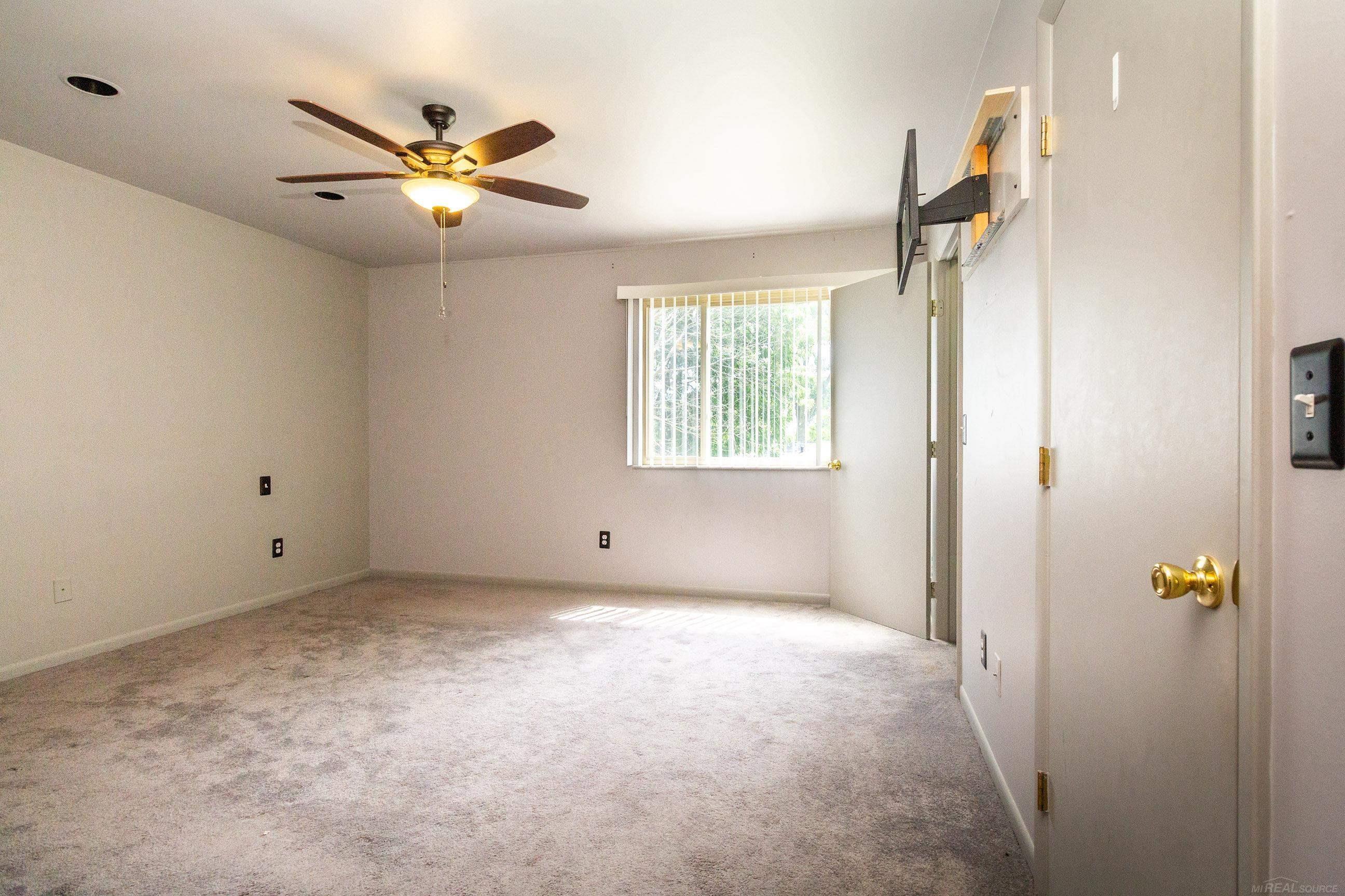 3844 Mapleleaf Road Waterford, MI 48328 - Photo 25 of 48 50145551-eb0a4f15-f9f8-45b8-b44b-403835c89b4f.JPG