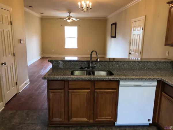 $1,000 | 31855 Highway 16, Unit 303, Denham Springs, LA 70726