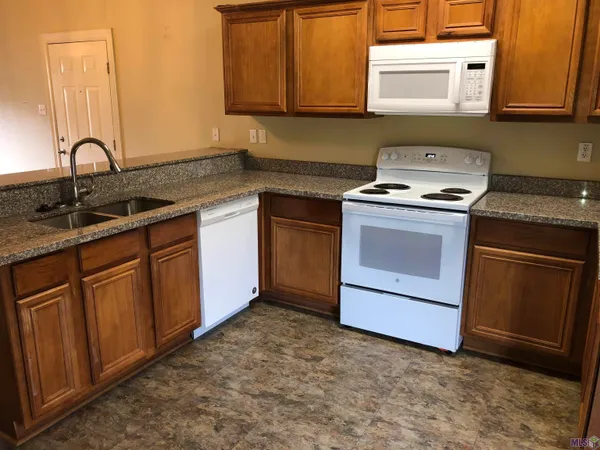 $1,000 | 31855 Highway 16, Unit 303, Denham Springs, LA 70726