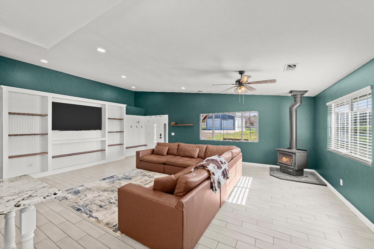 5224 Fruitland Road Marysville, CA 95901 - Photo 19 of 51 a living room with furniture and a flat screen tv